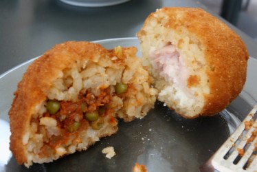 Especialidad de la cocina siciliana: arancini di riso